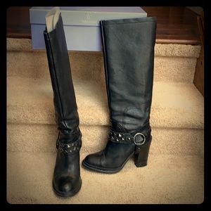 Vera Wang Lavender label. Kenya pebbled leather.